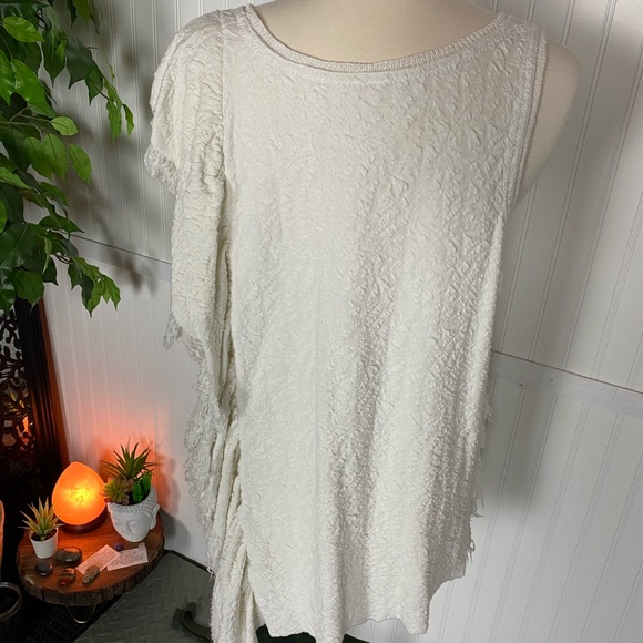 Free People Asymmetrical top - Picture 3 of 5